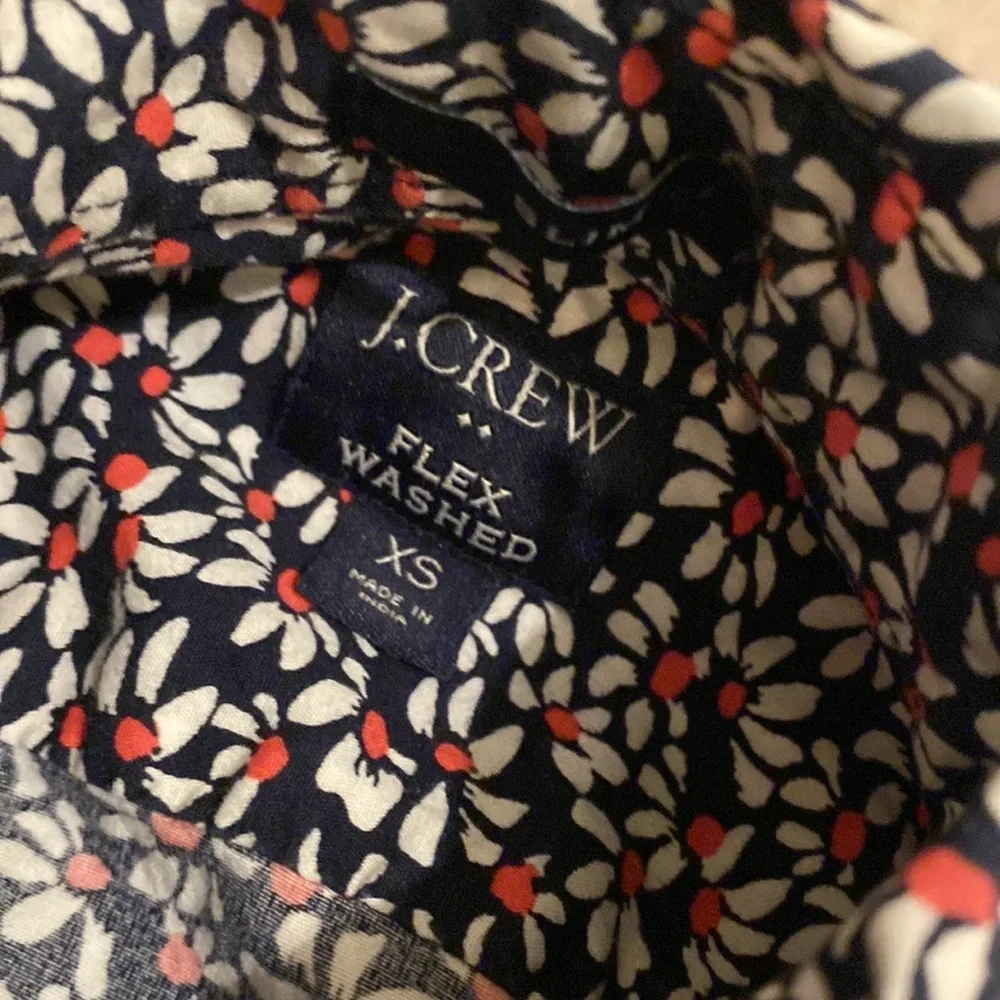 J. Crew Flex Washed floral print short sleeves button down shirt. Size Xs